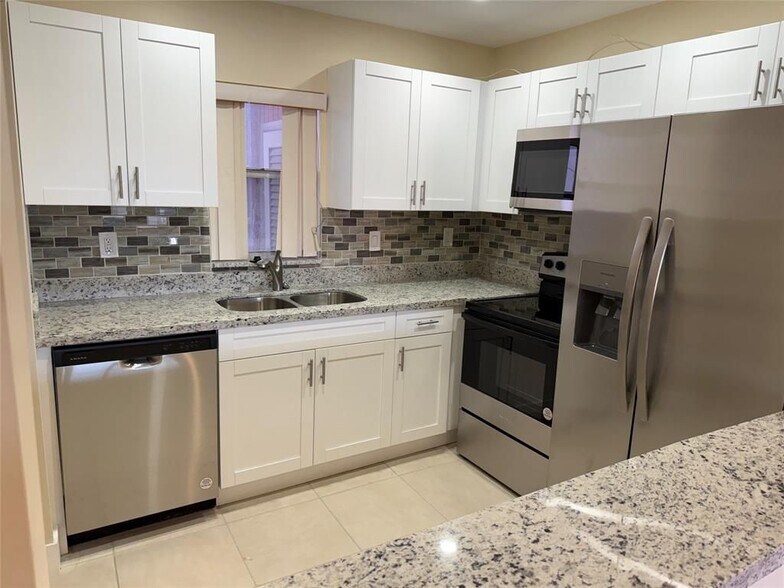 Primary Photo - 1450 N Riverside Dr