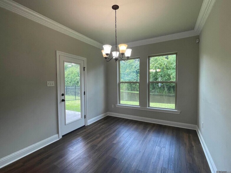 Building Photo - 1303 Hickory Creek Dr