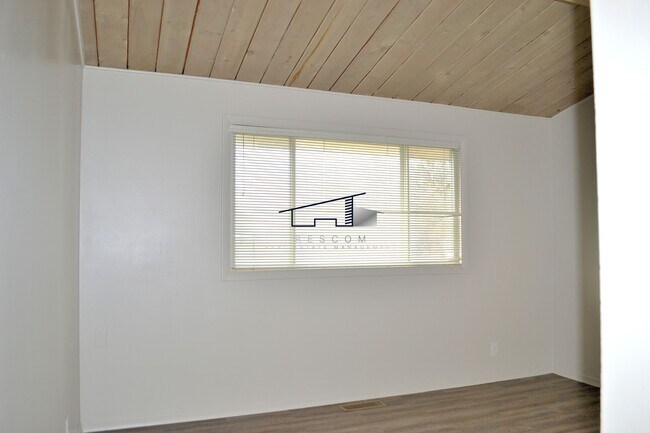 Building Photo - 170 N Van Buren Ave