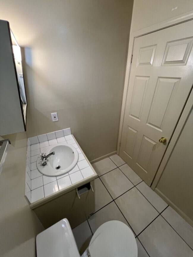 Building Photo - Weston St.