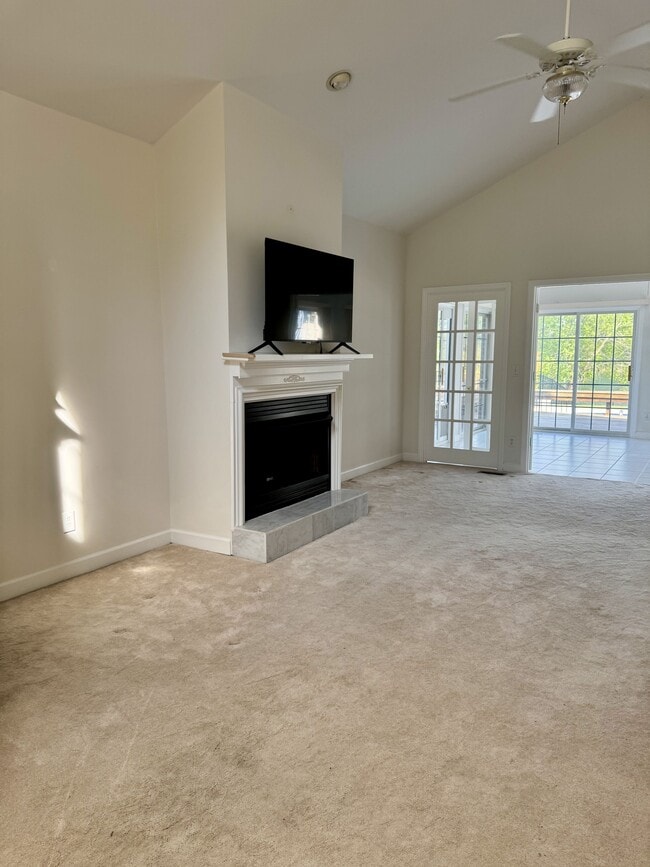 Building Photo - 513 Alexis Dr