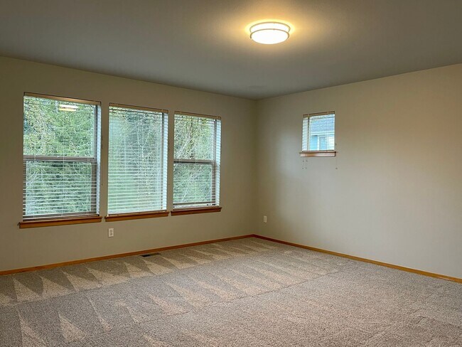 Building Photo - In town Poulsbo...close to everything! Bri...