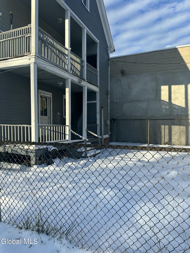 Building Photo - 312 5th Ave