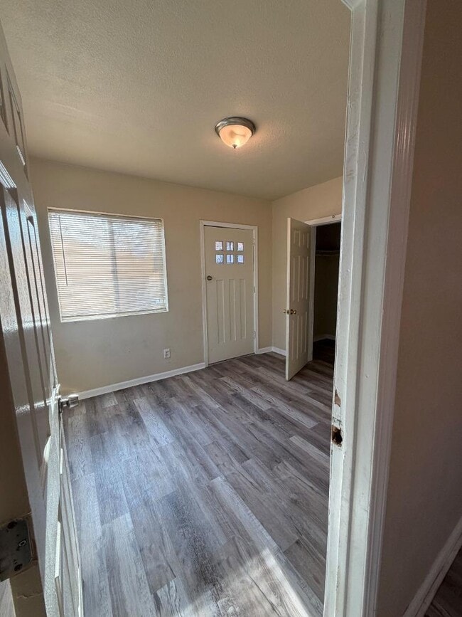 Building Photo - 661 Clara St