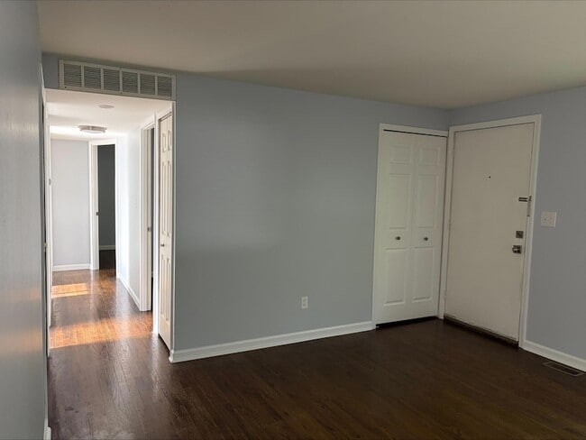 Building Photo - 15 Metroview Ct