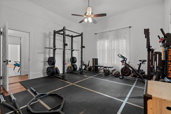 Building Photo - 802 N Poplar St