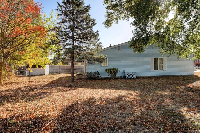 Building Photo - **Charming Ranch-Style 2-Bedroom Home with...