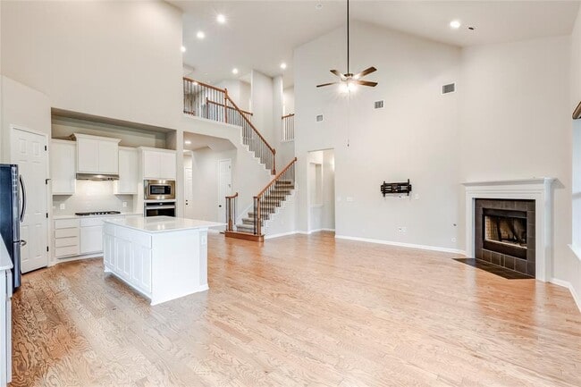 Building Photo - 2916 Zelma Dr