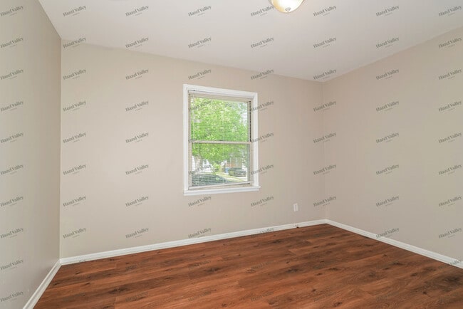 Building Photo - 424 Lancashire Rd