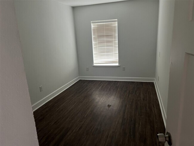 Building Photo - 1037 Yupon St