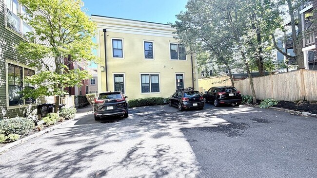 Building Photo - 1458 Cambridge St
