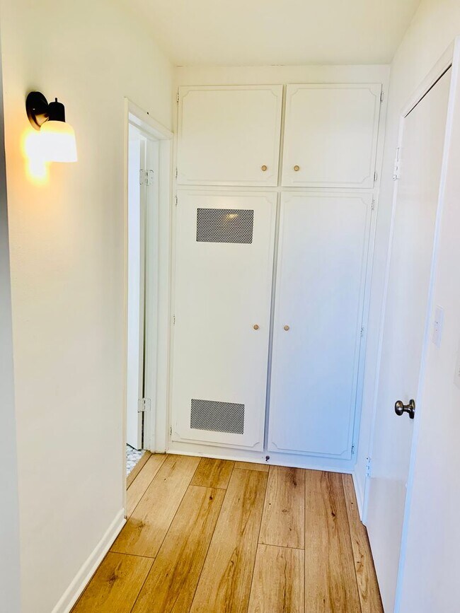 Building Photo - SCH217