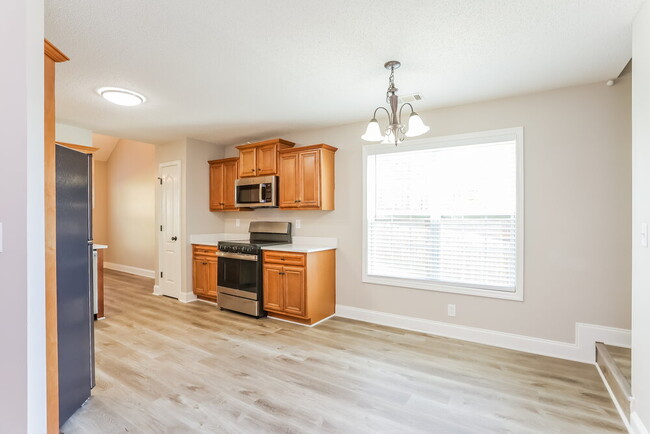 Building Photo - 204 Raleigh Way