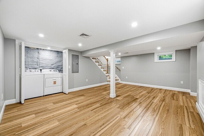 Building Photo - 63 Russell Rd