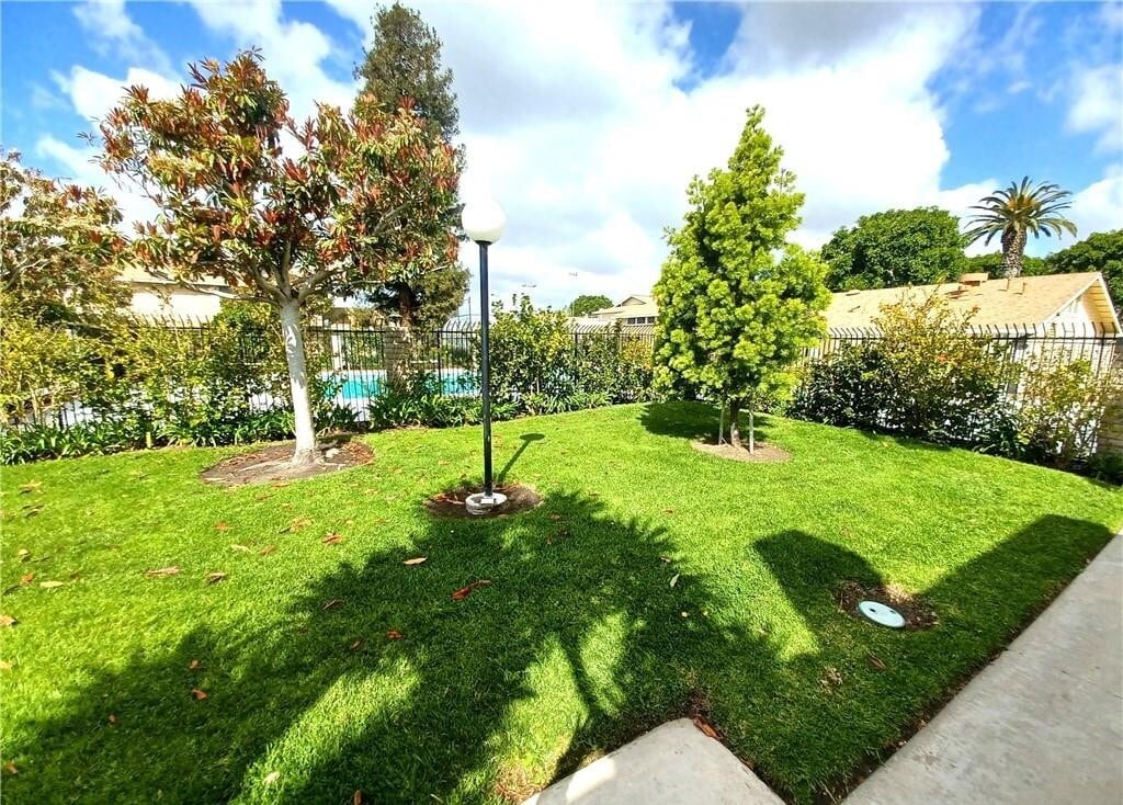 Building Photo - 11820 Gloxinia Ave