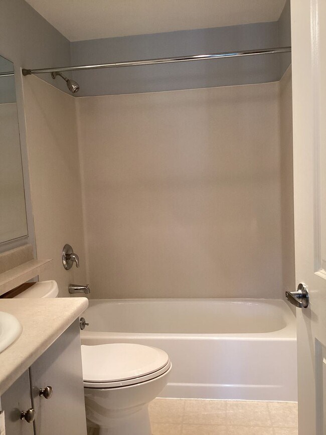 Building Photo - Welcome Home to Comfort & Convenience in E...