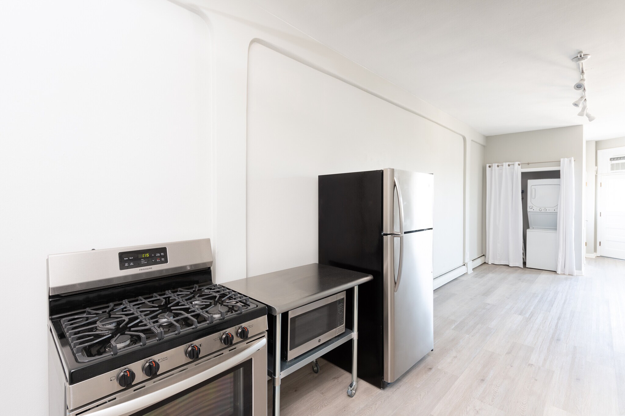 Building Photo - 2266 S Kinnickinnic Ave