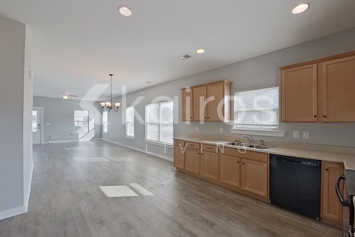 Building Photo - 15 HAWK LN