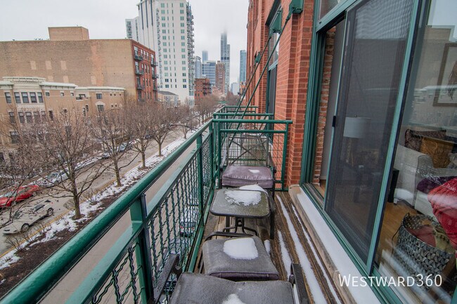 Building Photo - 1727 S Indiana-323