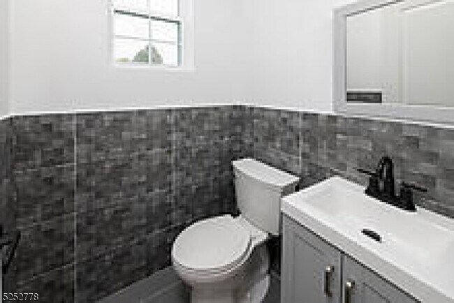 Building Photo - 125 Broughton Ave