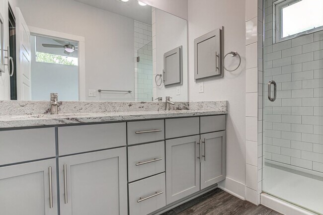 Building Photo - Super Cute South Austin 3/2.5 Condo, built...