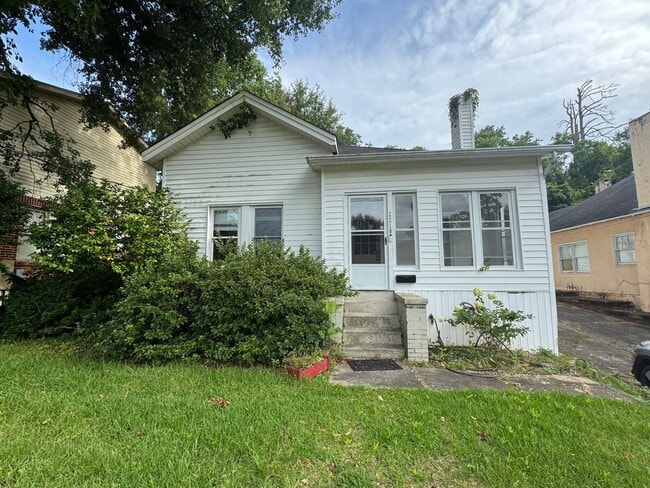 Building Photo - 2218 Yancey Ave