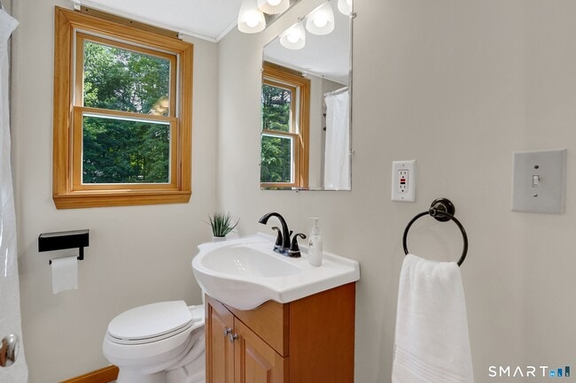 Building Photo - 228 N Granby Rd