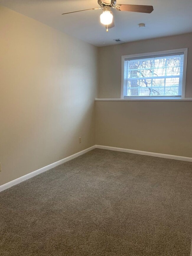 Building Photo - ***Available Immediately***Remodeled 4 Bedroom / 1.5 Bath Duplex