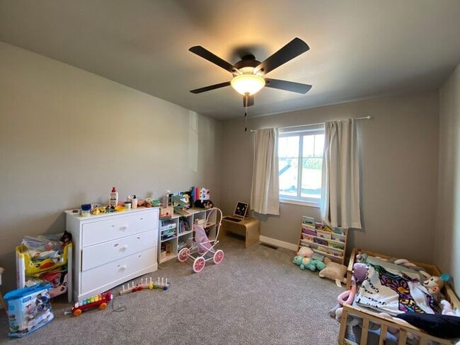 Building Photo - $2,550 | 4 Bedroom, 3.5 Bathroom House | Pets Negotiable | Available for a January 1st, 2026 Move...