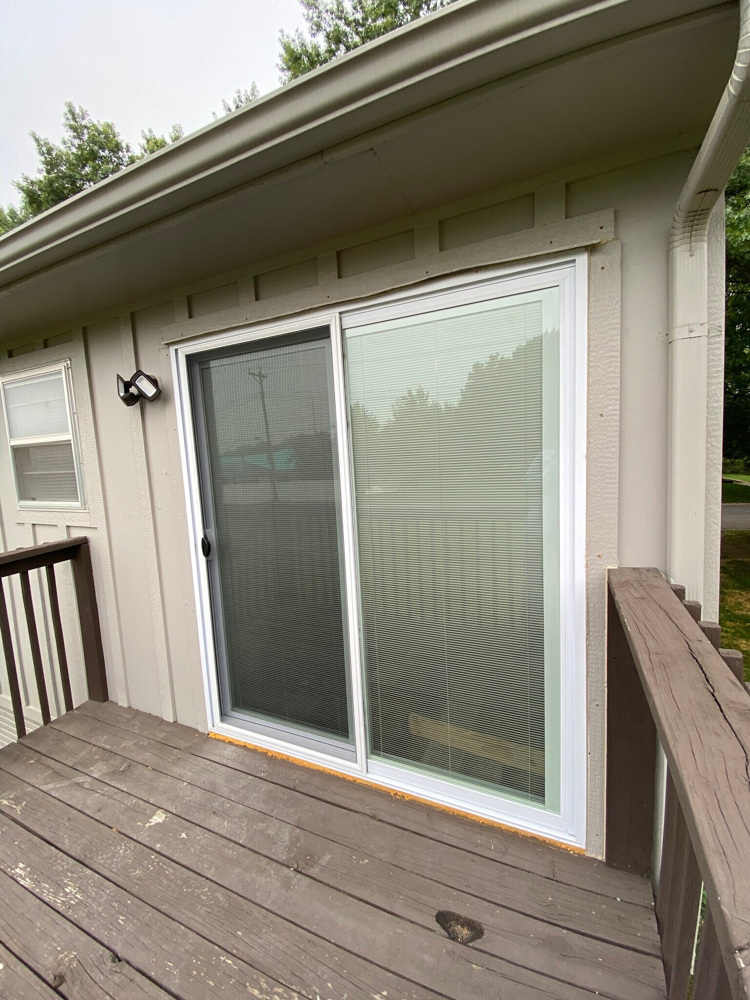 Building Photo - 1615 NE White Dr