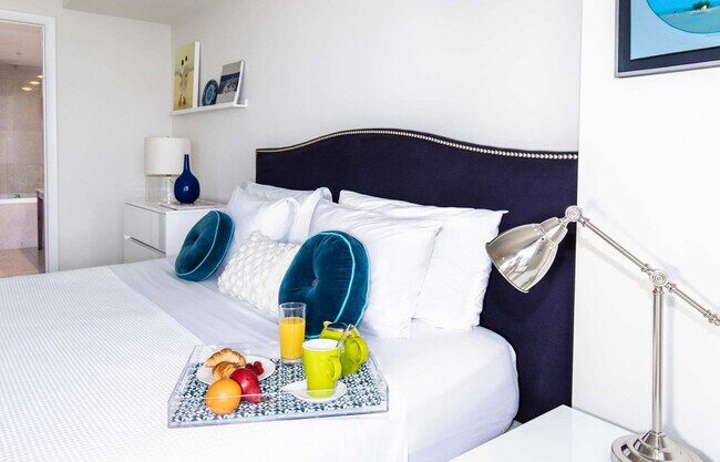 Building Photo - 485 Brickell Ave