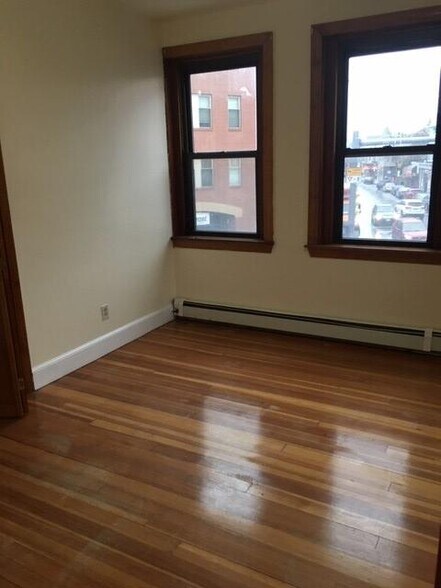 Building Photo - 369 Centre St