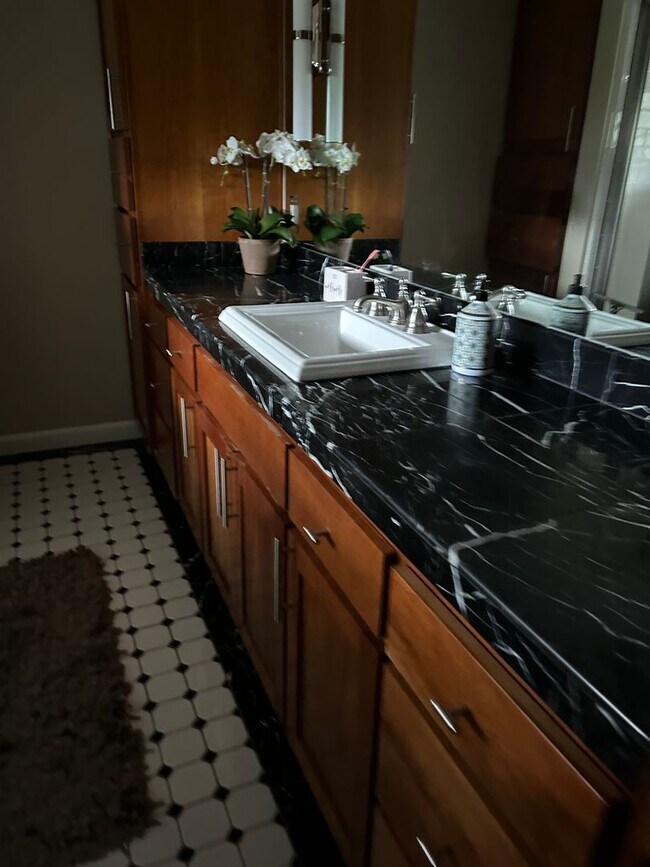 Building Photo - St. Helena Home on Cul-de-Sac with Creeksi...