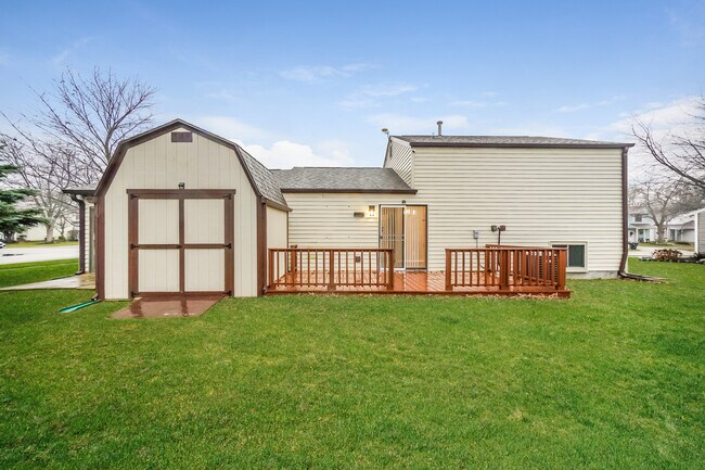 Building Photo - 711 Shady Creek Dr