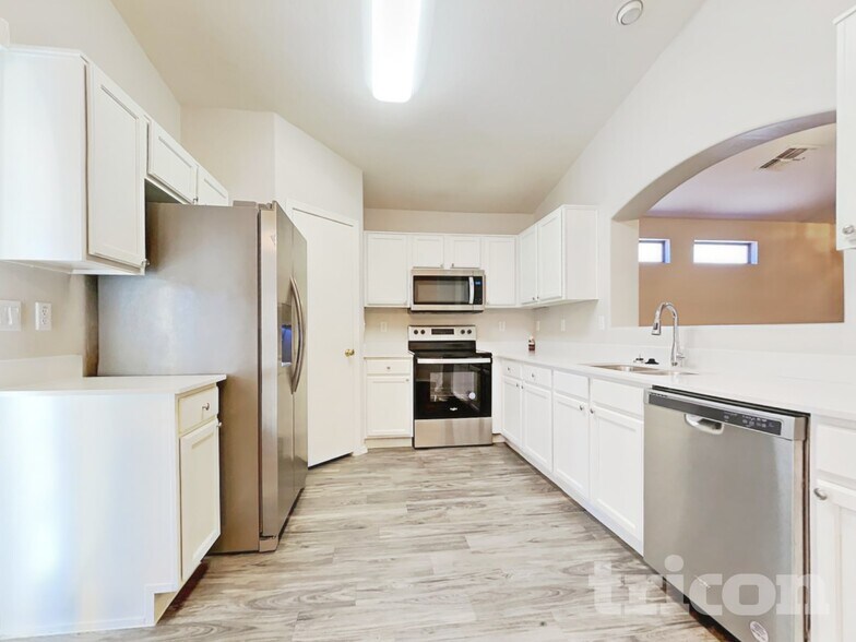 Building Photo - 12429 W Larkspur Rd
