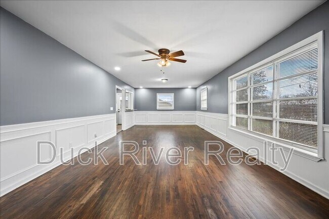 Building Photo - 406 7th St