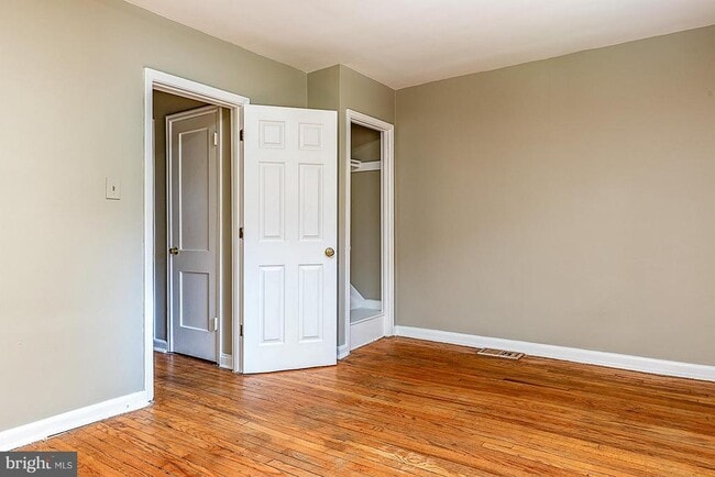 Building Photo - 2319 Chester St SE