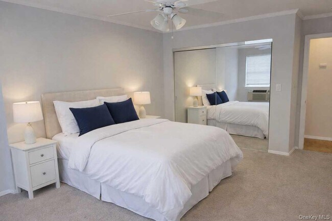 Building Photo - 100 Town House Village