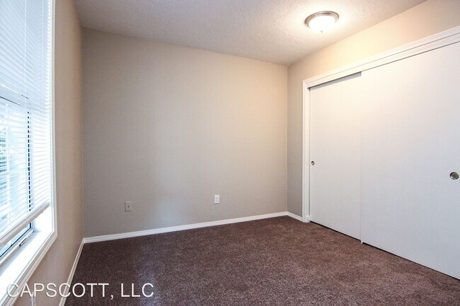 Building Photo - 2821 SE 50th Ave