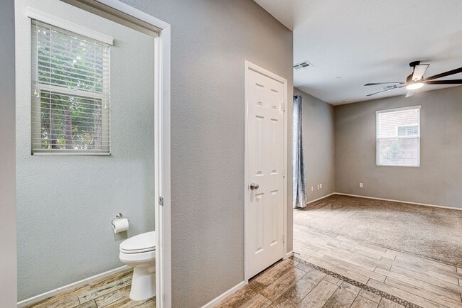 Building Photo - Beautiful 3 Bedroom in Gated Community!