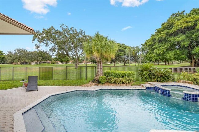 Building Photo - 2534 Golf View Dr