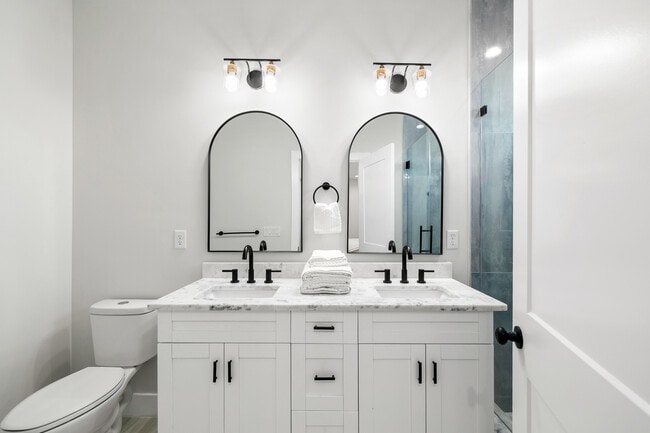 Building Photo - 1906 W Cherry St