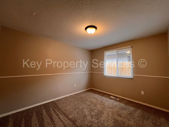 Building Photo - Charming Home in Quiet Image Neighborhood