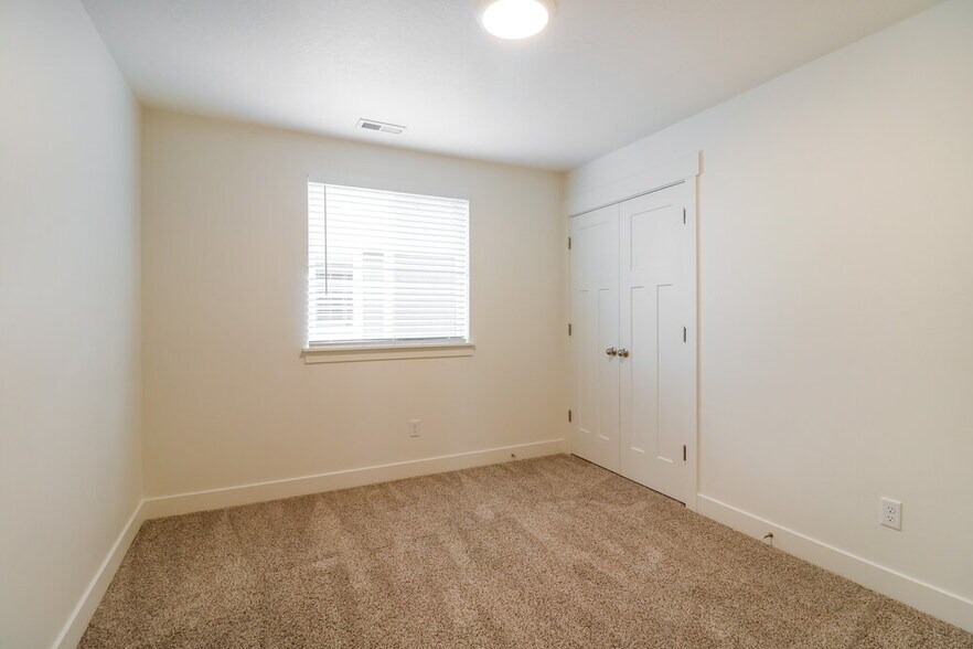 Building Photo - 4907 Breezy Patch Rd