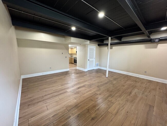 Building Photo - 330 Linden Ave