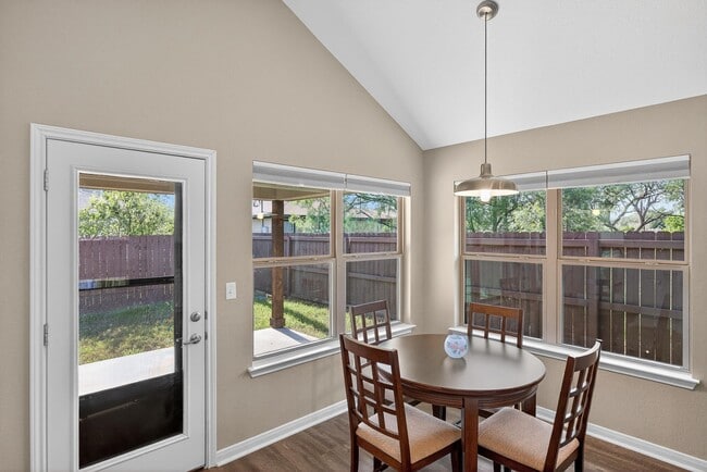 Building Photo - 830 Cypress Ln