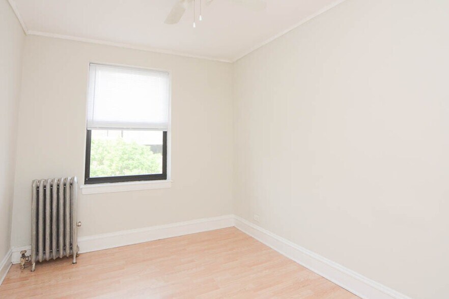 Building Photo - 4854 N Damen Ave