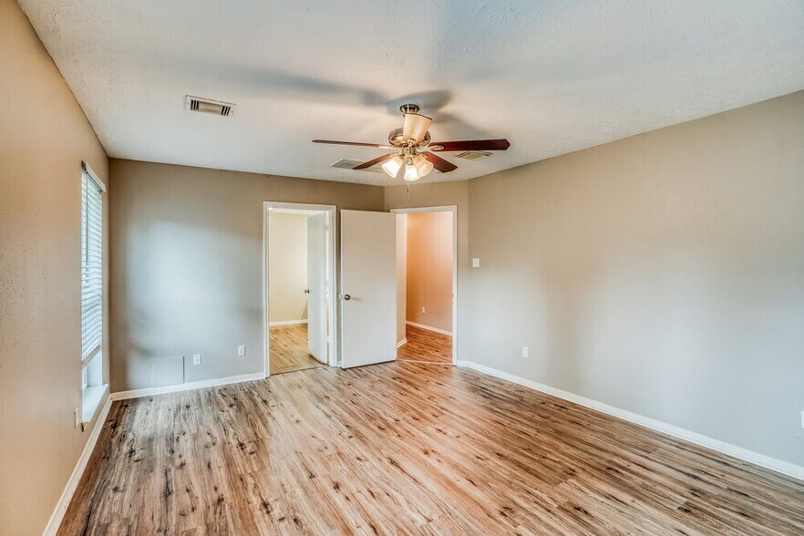 Building Photo - 302 Dunford Ct