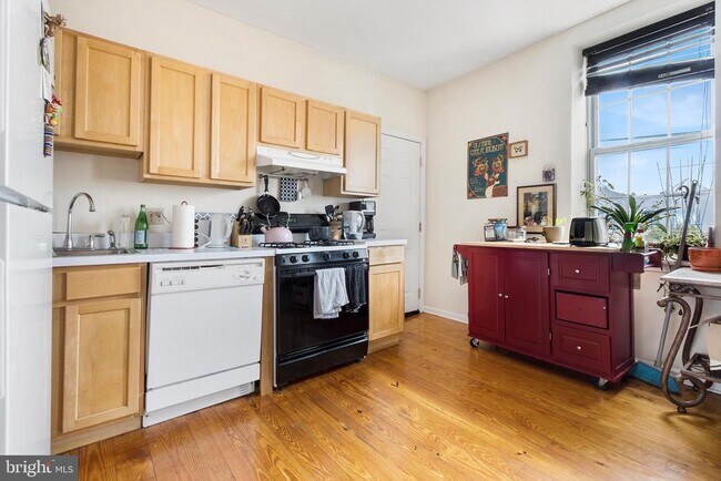 Building Photo - 321 N Front St