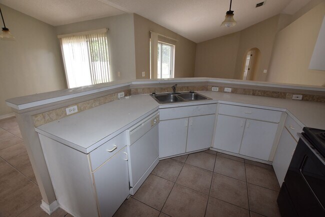 Building Photo - 1060 Dudley Dr